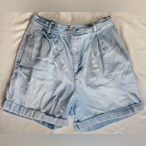 Gitano Light Wash 90’s Mom Jean Shorts